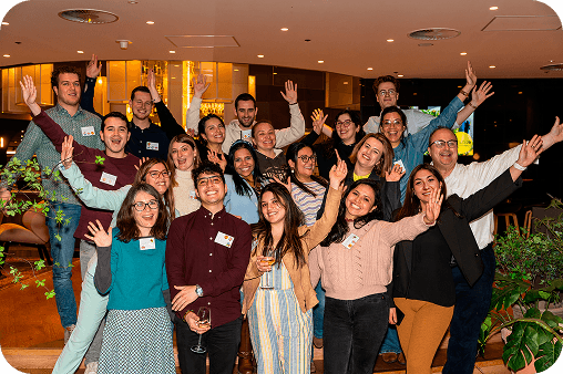 Estudiantes celebrando en Fit4Taal